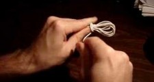 これ便利!イヤホンのかさばらない簡単な巻き方!